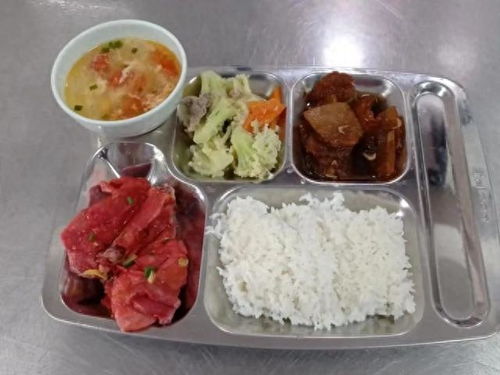 奉贤四团镇 这两个食堂花样真不少，带你“云吃团”